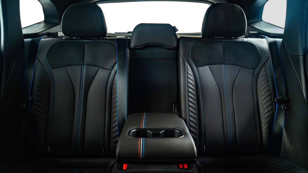 INTERIOR 4
